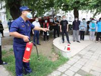 學(xué)校火災(zāi)逃生中的五種錯誤行為